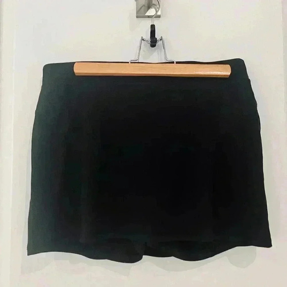 Champion C9 Women’s Run Skort  - BLACK - Size Medium - Picture 2 of 6